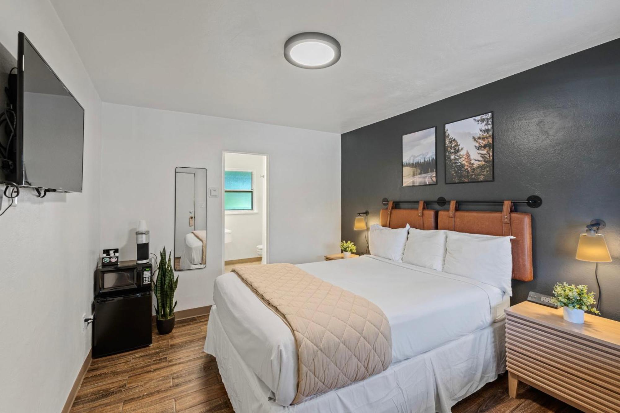 Adventure Motel 2*